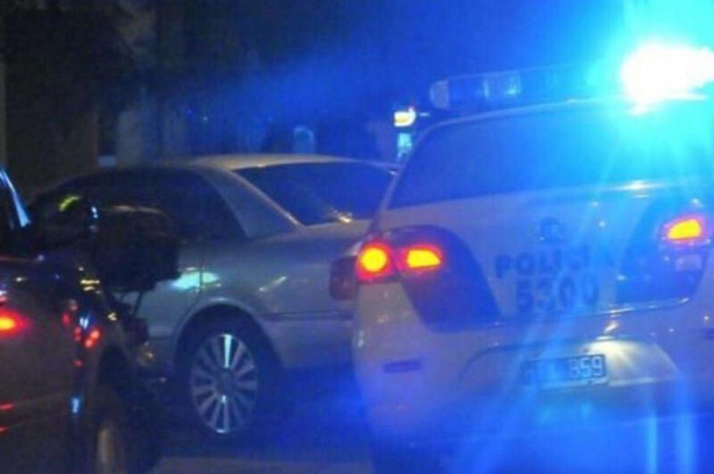 Moviles policiales de noche gentileza Carlos Paz Vivo