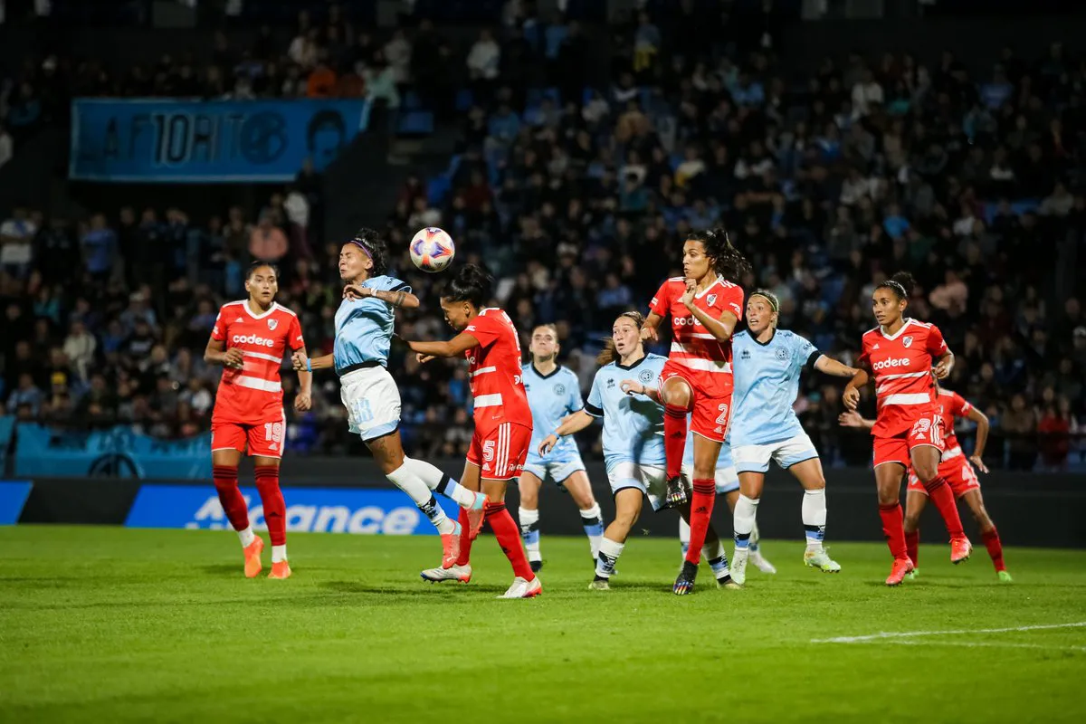 Belgrano Futbol Femenino contra River 001