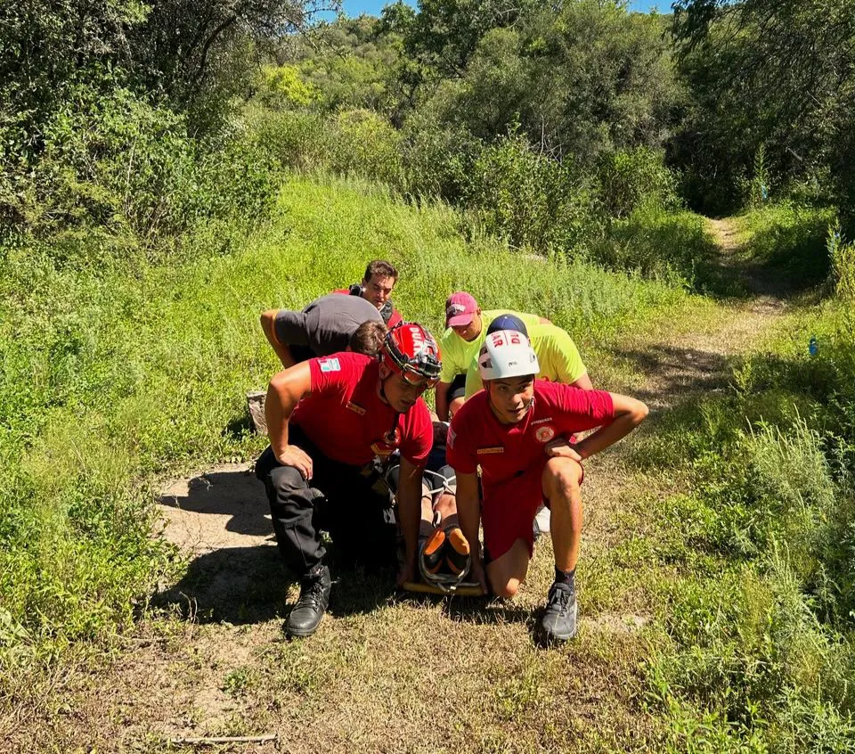 Personas rescatadas en las sierras (Policía de Córdoba)