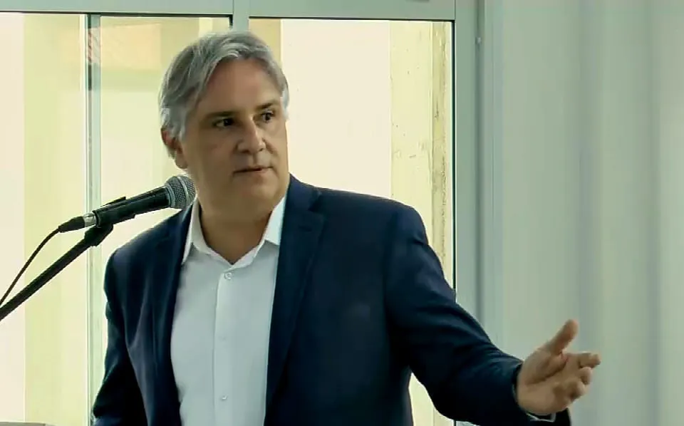 Martín Llaryora 3