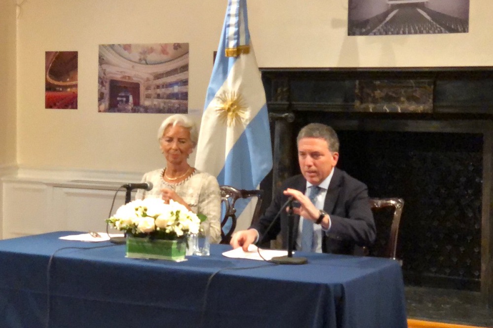 Dujovne Lagarde by @PaulaLugones