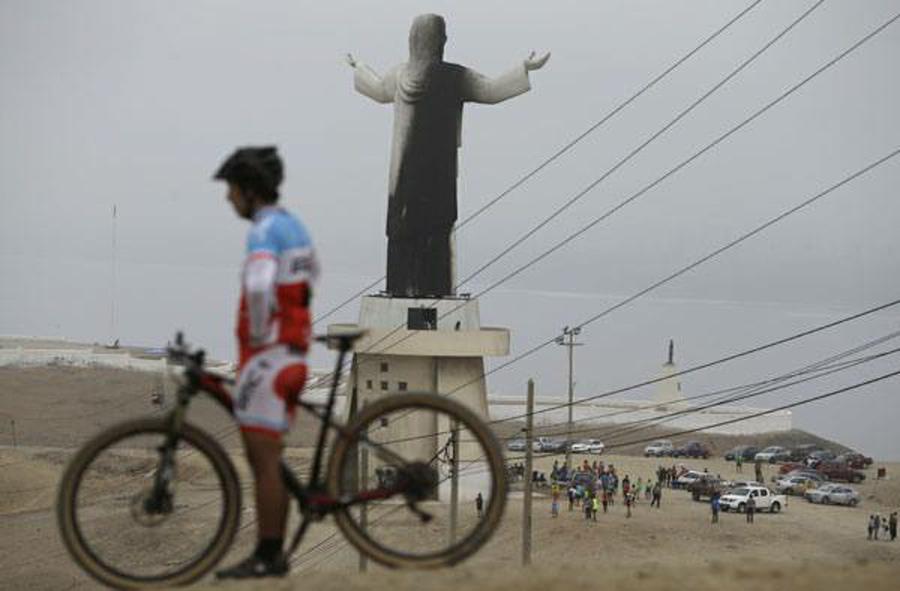 cristo incendiado peru