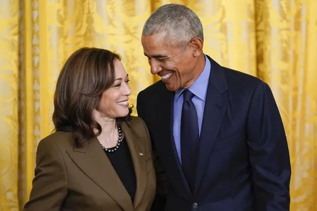 Kamala-Harris-y-Barack-Obama-_AP_