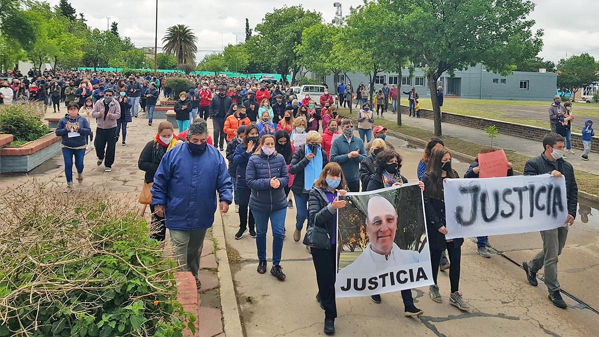 Vicuña Mackenna protesta asesinato de cura Puntal