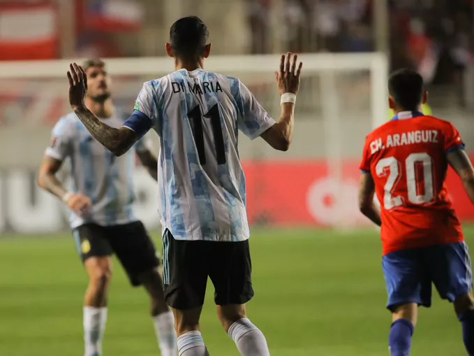 Argentina venció a Chile en Calama y lo complicó de cara al mundial
