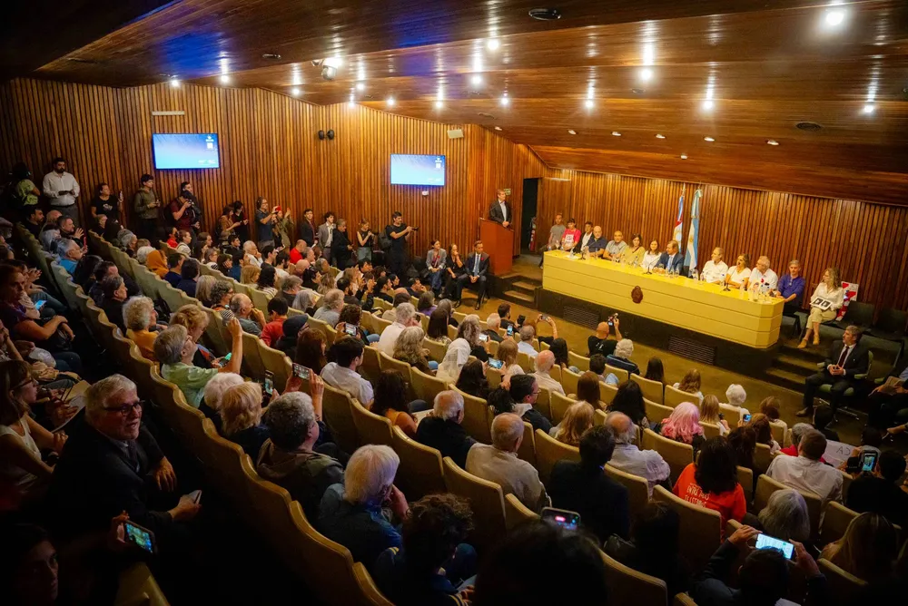 Revelación de las personas identificadas entre los restos óseos hallados en La Perla (X de Martín Llaryora)