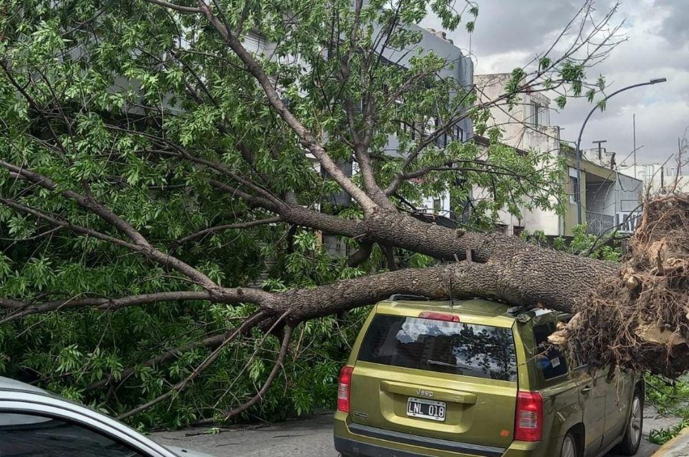 Temporal de viento jeep Córdoba capital 14 10 2021
