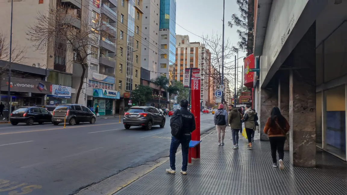 Parada de colectivo (Miriam Campos, LNM) 2
