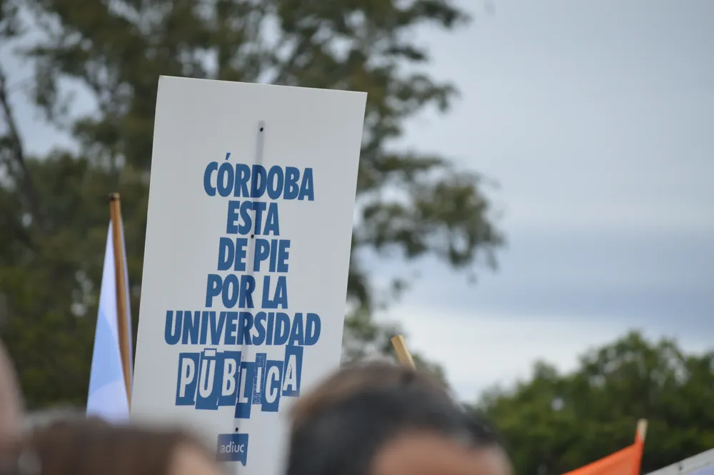 MARCHA universitaria by Miriam Campos LNM