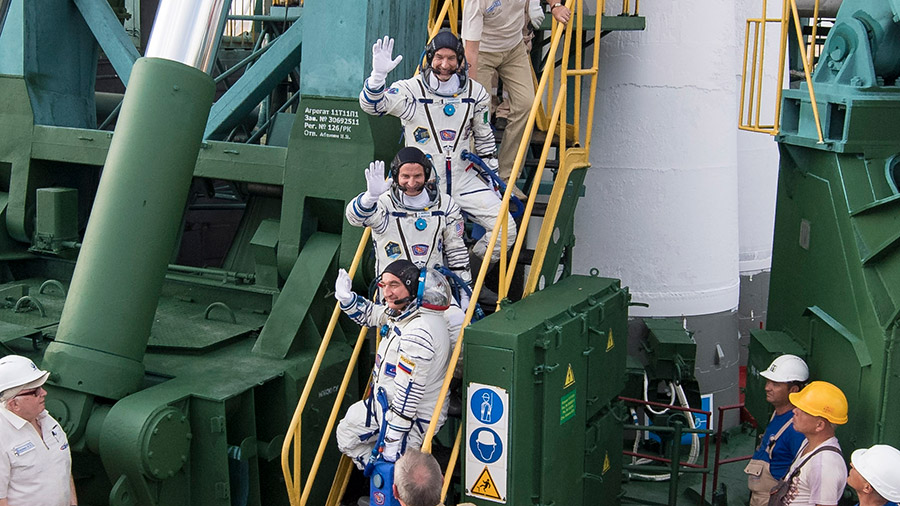 Soyuz a la estación espacial internacional by Nasa