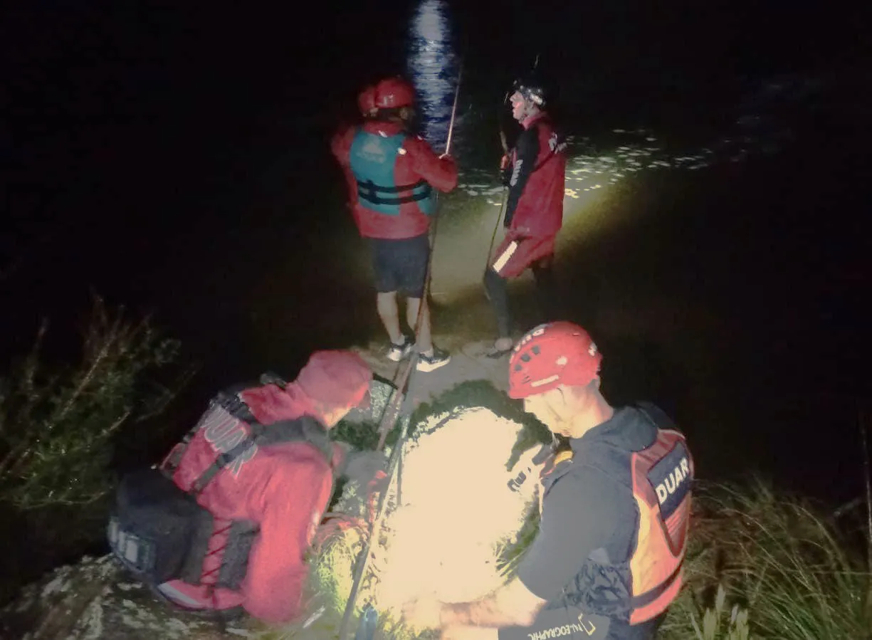 Rescate de personas en Estancia El Durazno (Policía)