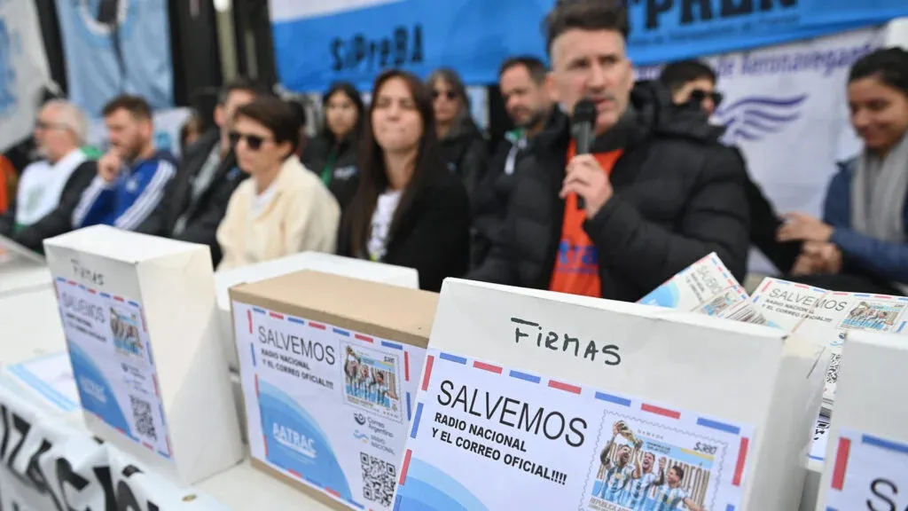 Firmas-en-defensa-de-las-empresas-públicas-_Somos-Télam_