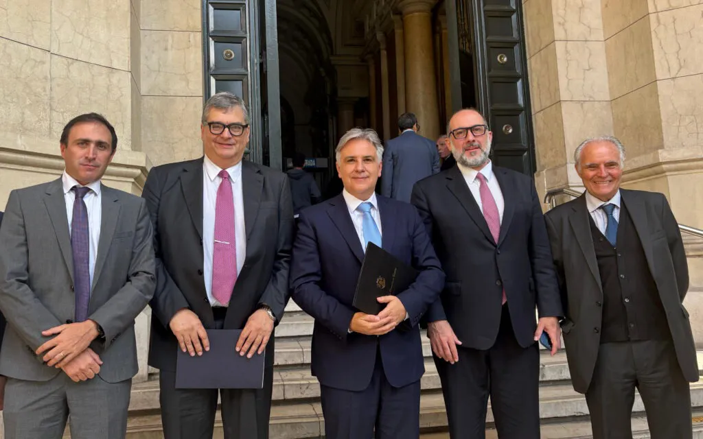 llaryora anses