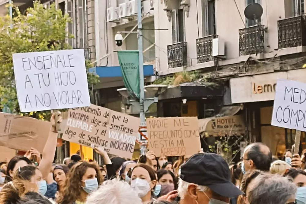 uruguay marcha violación