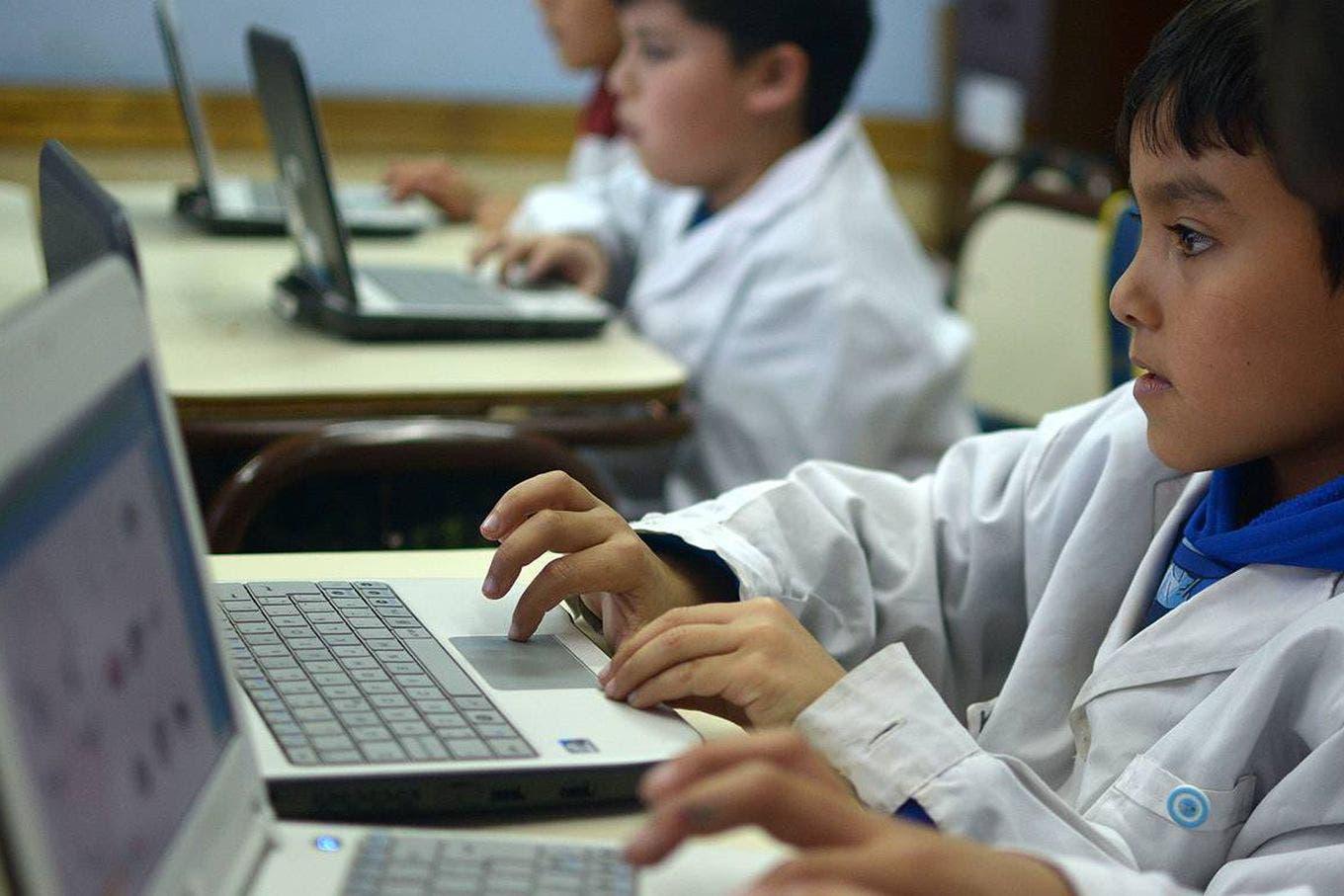 niños computadoras by Casa Rosada