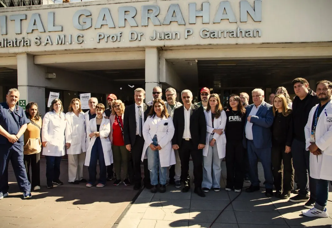 El Garrahan y las universidades acordaron marchar en conjunto, en defensa de la salud y la educación thumbnail