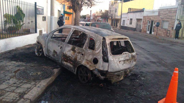 auto incendiado by gentileza