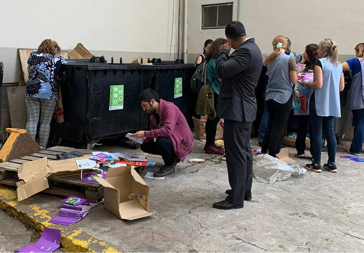 libros en la basura
