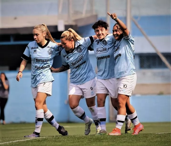 Fútbol femenino: Belgrano goleó a San Miguel y quedó un triunfo del ascenso
