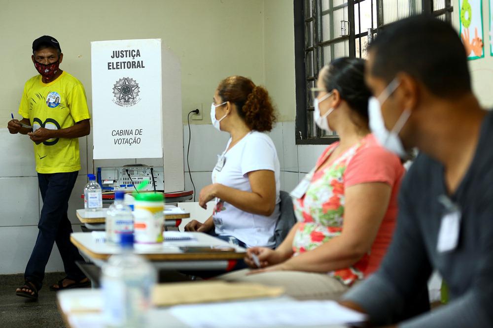 votación municipal Brasil by Télam