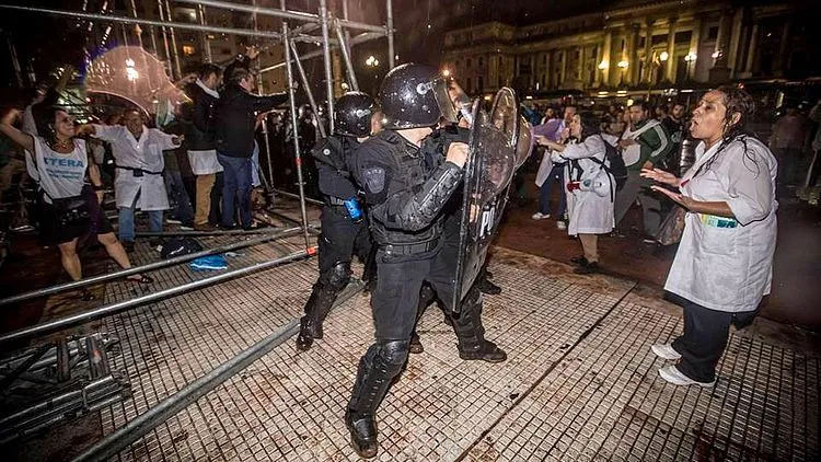 represión de macri a docentes