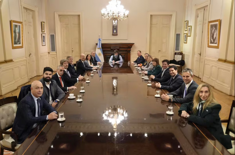 Tras 24 días de reclusión en Olivos, Milei volvió a Casa Rosada y encabezó una reunión de Gabinete thumbnail