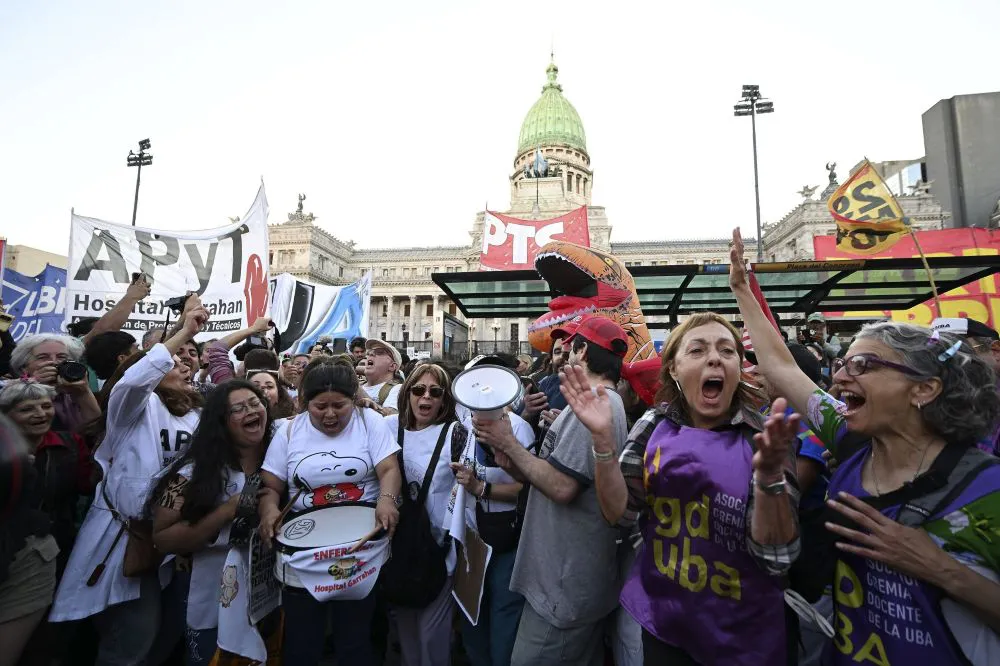 Trab del Garrahan festejan el NO al veto NA