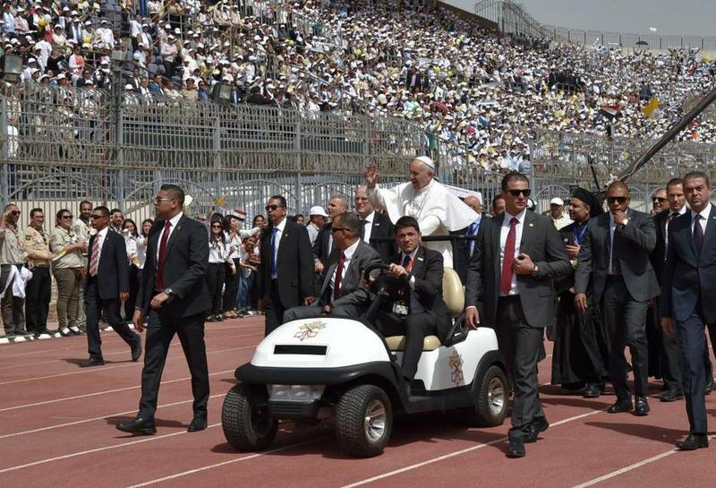 FOTO PAPA EN EGIPTO 290417