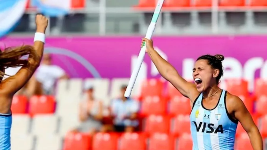Hockey sobre cesped by Foto: TW@FIH_Hockey