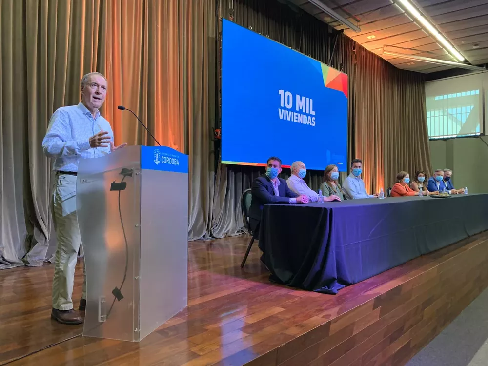 Juan Schiaretti presenta 10 mil viviendas by prensa gobierno de córdoba