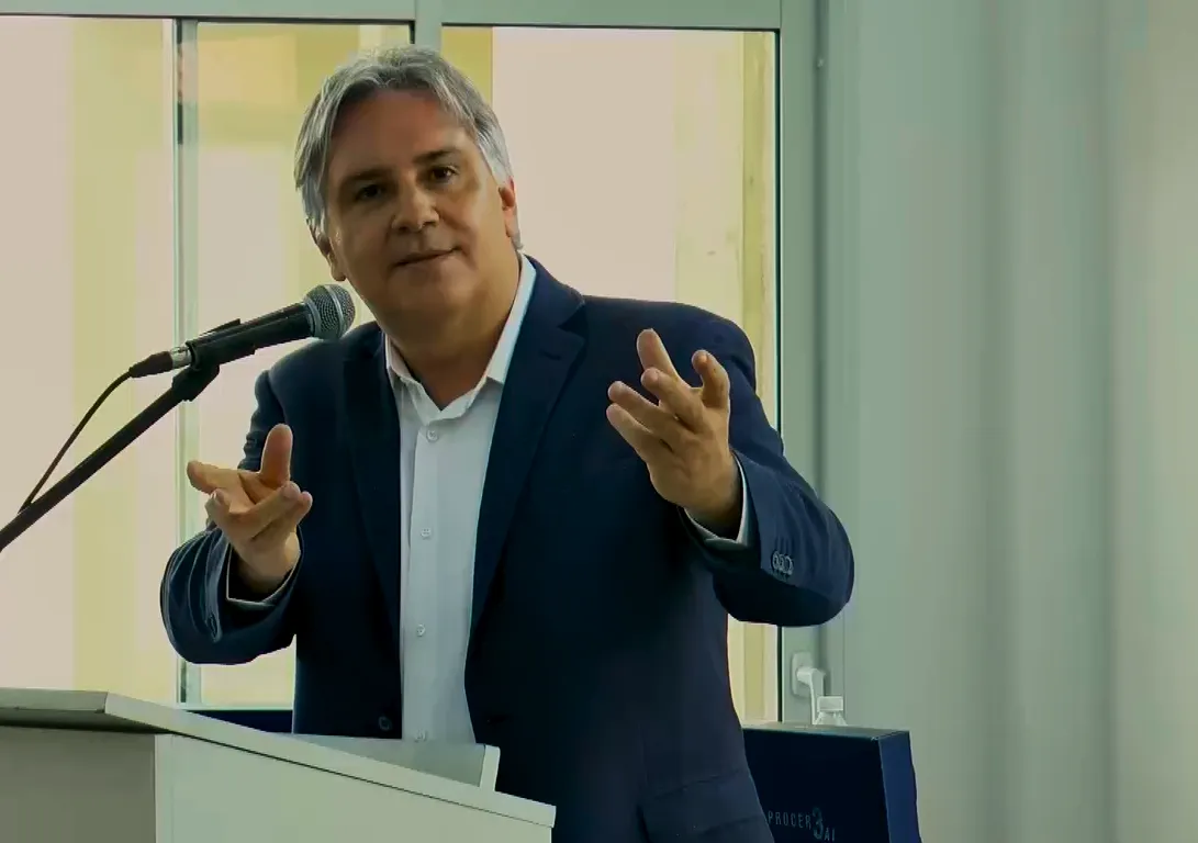 Martín Llaryora 8