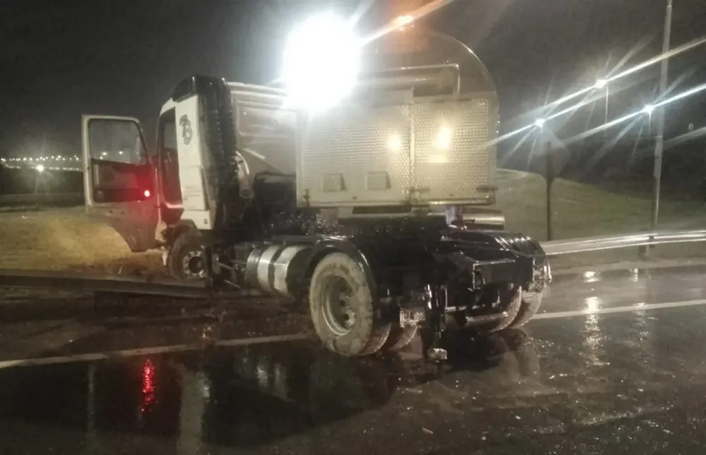 Camión accidente en avenida circunvalación by Policía