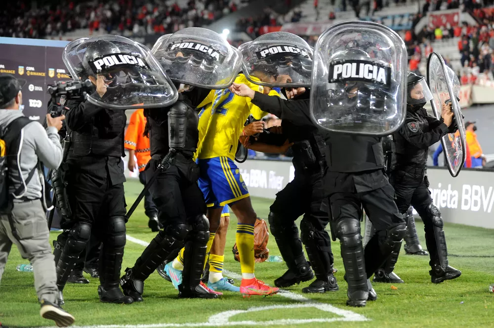 Incidentes superclásico by Télam