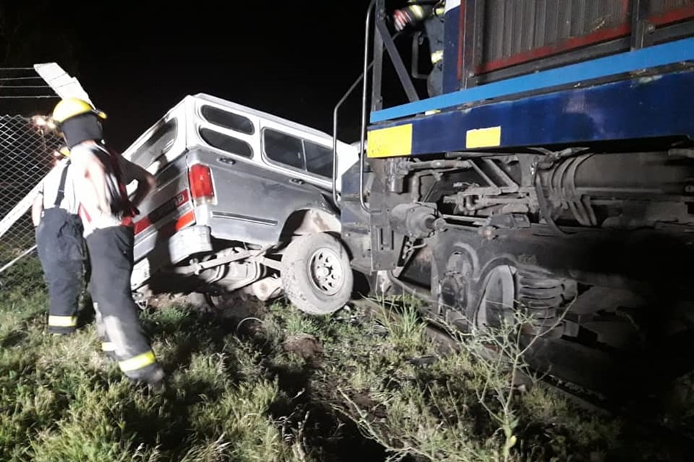 tren atropelló a pick up gentileza Periodismo Regional (2)