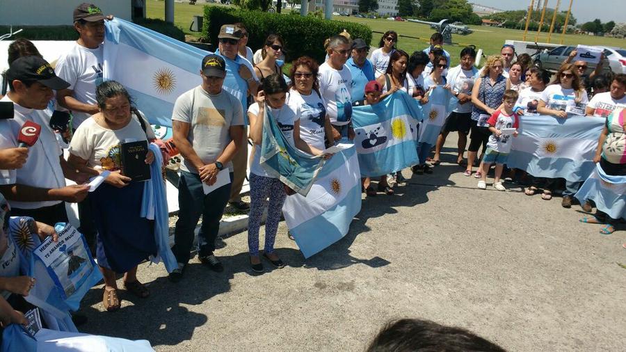 Submarino Ara San Juan familiares by @palavecinodario