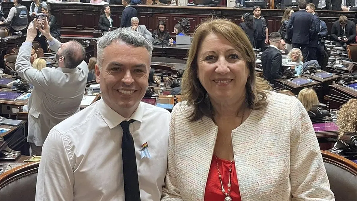 Esteban-Paulón-y-Mónica-Fein-_Somos-Corta_