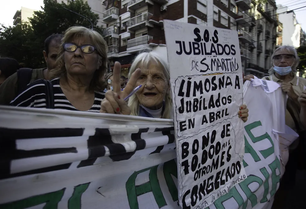 Marcha de jubilados frente al Congreso (NA) 3