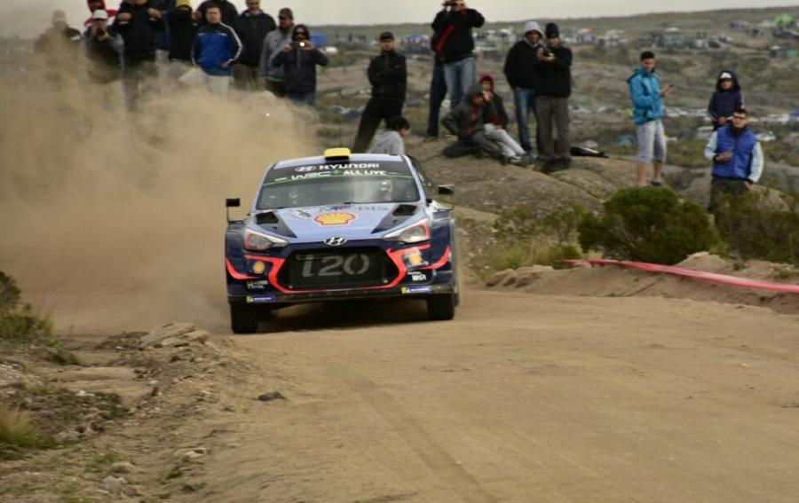 rally gente by Cacho López