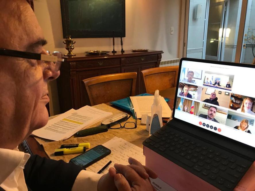 Mario Negri videoconferencia by Twitter