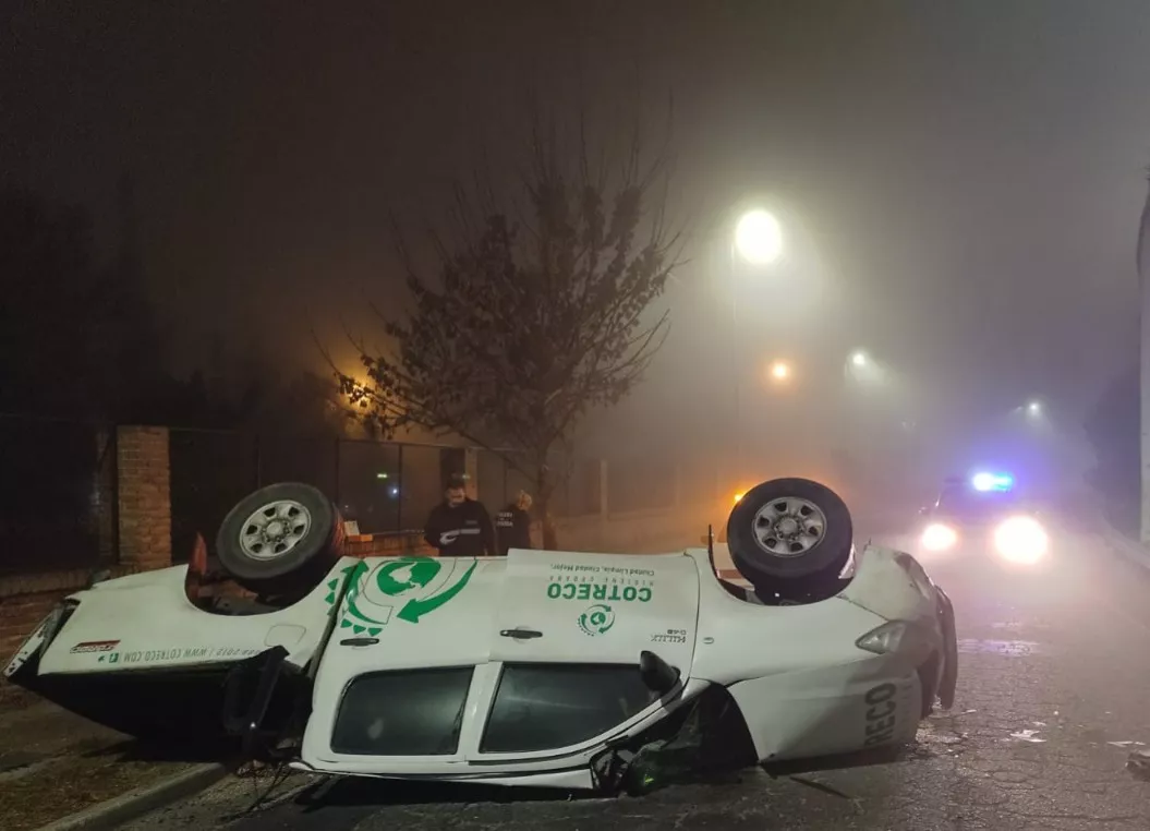 Camioneta de Cotreco volcada (policía)
