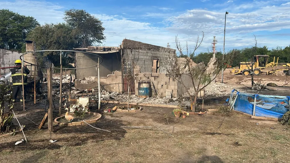 Explosión de caño de gas en Villa María (Policía) 1