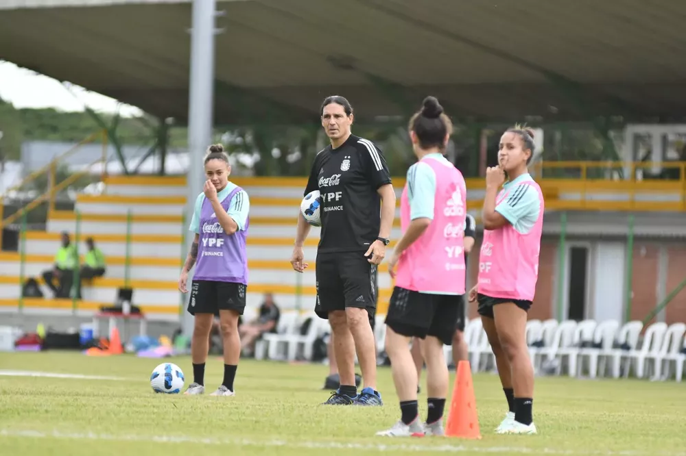 Portanova Argentina fem