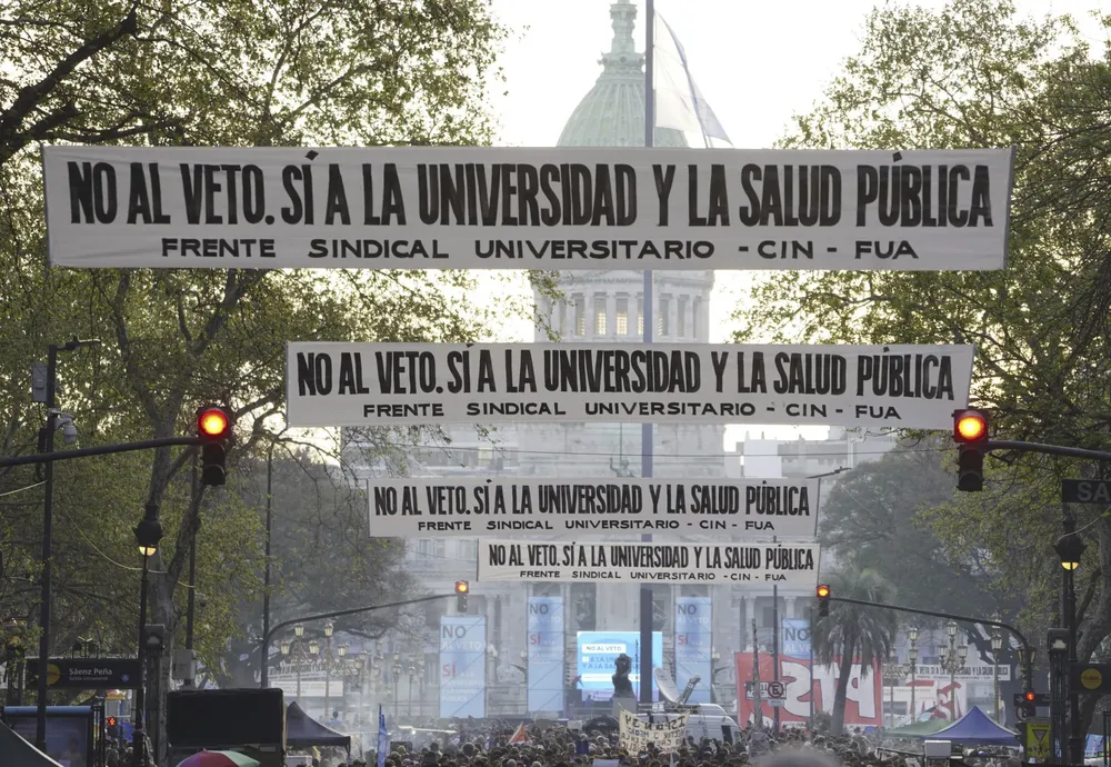 Veto universidades by na