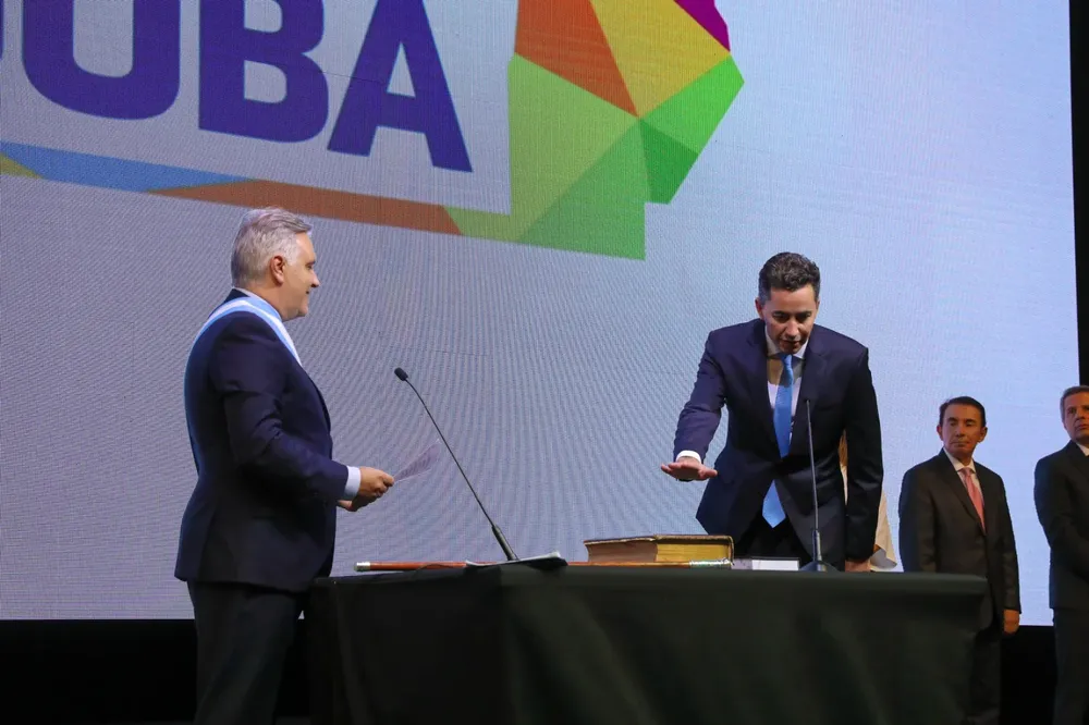 Llaryora toma juramento a su gabinete 3