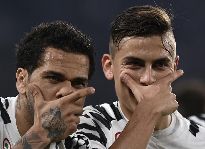 dybala y dani alves