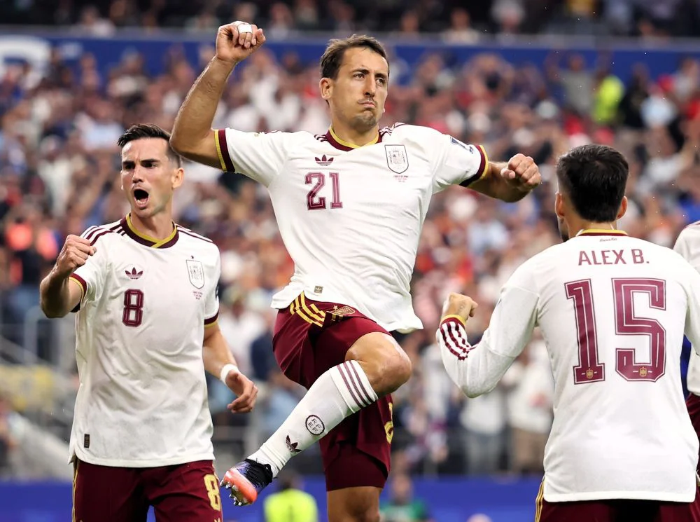 Myke Oyarzabal festeja en Dallas el 2 a 0 a Francia y FIFA