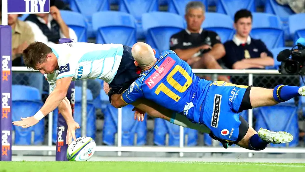 El wing Alex Newsome marcó el primer try de los Waratahs a Wester Force en Gold Coast