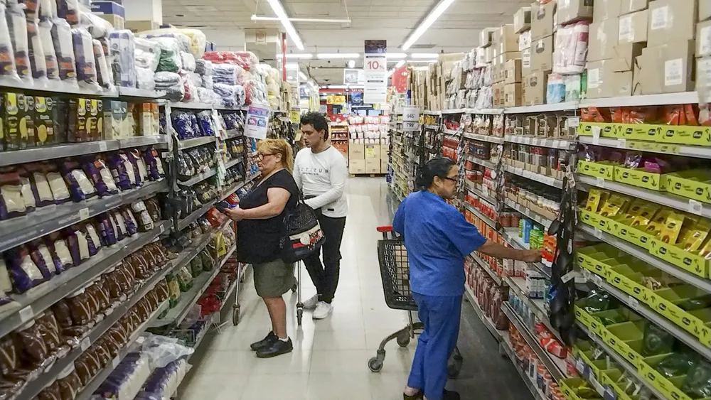 Compra de alimentos en supermercado (NA)
