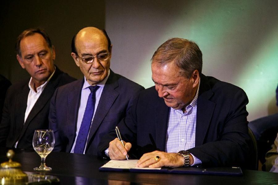 Schiaretti pavimentación de caminos rurales by prensa Provincia de Córdoba