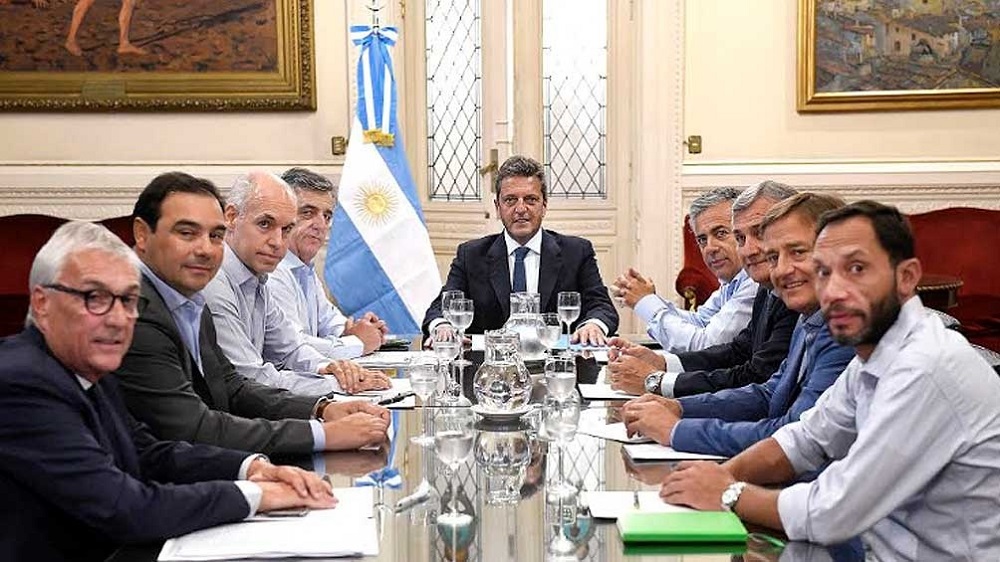 Massa con gobernadores de Juntos por el Cambio Télam